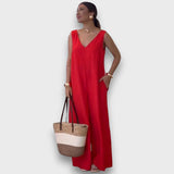 Aubrine – Fließender Jumpsuit mit V-Ausschnitt – Rot