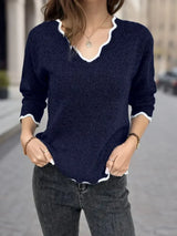Adi – lässiger strickpullover mit langen srmeln, muschelbesatz und v-ausschnitt – Marineblau