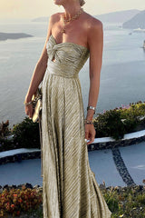 Chloé | Elegantes, glänzendes Kleid mit nackten Schultern – Champagner