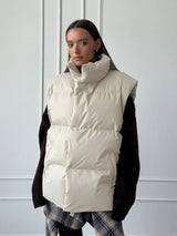 Wattierte Weste mit Stehkragen – Beige