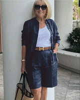 Karin | Die Eleganz eines kompletten Outfits – Blau