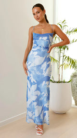 Figurbetontes Maxikleid – Sommerkleid mit Spaghettiträgern & Blumenprint – BLAU
