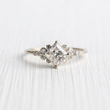 Luxuriöser Ring mit Zirkonia aus Gold und Silber – Silber