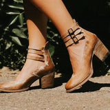 Neda - Modische Pumps mit Knöchelriemen – Braun