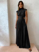 Ärmelloses Maxikleid mit Stehkragen und Taillen-Cut-Out – Schwarz