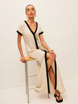 Leinen-Mix Maxikleid mit hohem Schlitz & Kontrastbesatz – Sommerstil – Aprikose