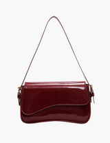Schultertasche im Satteltaschen-Stil – Rot mit Glanz