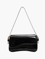 Schultertasche im Satteltaschen-Stil – Schwarz mit Glanz