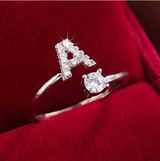 Eleganter Buchstaben Ring mit Diamanten in Gold und Silber – Silber