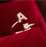 Eleganter Buchstaben Ring mit Diamanten in Gold und Silber – Gold