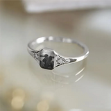 Eleganter Diamantring mit individueller Bildgravur – Silber