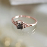 Eleganter Diamantring mit individueller Bildgravur – Rose Gold
