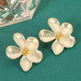 Goldener Blumen Ohrring im Vintage Design – Silber
