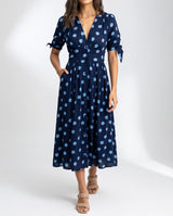 Fabienne - Elegantes Midi Kleid Mit Polka Dot Muster – Blau