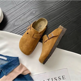 Boston - Wildleder-Schlupfclogs mit verstellbarer Schnalle – Braun