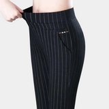 Stilvolle Stretch Damenhose - Elara – Schwarz mit Streifen