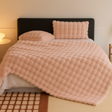 Calyra | Kuscheldecke mit weicher Blasenstruktur – Rosa