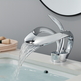Moderner Wasserfall-Badezimmerhahn – Chrom-Einhebel-Waschtischhahn mit skulpturalem Design – Chrom