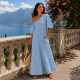 Carla | Gestreiftes Maxikleid mit asymmetrischem Ausschnitt – Blau