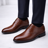 Herren Schnürschuhe | Geschlossene Form mit klarer Vorderpartie – Braun