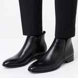 Herren Stiefel | Glatte Schaftform mit elastischem Seiteneinsatz – Schwarz