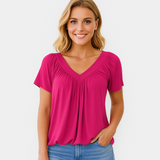 Malia – Lettierte Saisonsbluse mit plissiertem Vorderteil – Rosa