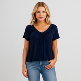 Malia – Lettierte Saisonsbluse mit plissiertem Vorderteil – Blau