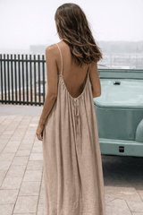 Luna | Backless Maxi-Kleid für Sommerabende – Mokka