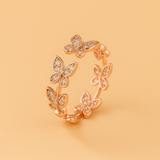 Eleganter Schmetterlingsring aus Kupfer mit funkelnden Zirkonias – Roségold