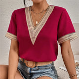 Elyria – Elegante Spitzenbluse mit V-Ausschnitt – Rot
