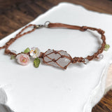 Yohana – Elegantes Armband mit Blumenmagie – Weiß