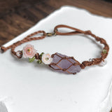 Yohana – Elegantes Armband mit Blumenmagie – Hell Lilla