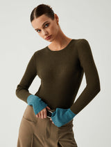 Damen Langarm Stricktop mit Kontrastärmeln – Dunkelbraun