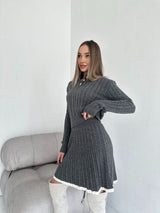 Damen Strickkleid mit Zopfmuster und hochgeschlossenem Kragen – Grau