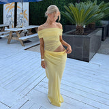 Bella | Langes Kleid aus Spitze Asymmetrisch – Gelb