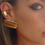 Jona – Geometrische Statement-Ohrringe – Gold