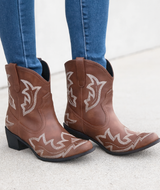 Elegante Cowboystiefel mit traditionellem Flair – Braun
