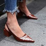 Elegante Pumps mit spitzem Zehen und Blockabsatz – Bordeauxrot