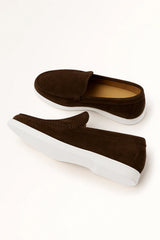 Ernstjan Loafers weiße Sohle Wildleder – Kaffee