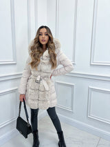 Sable – stylische jacke mit kapuze, gürtel und verstellbarer taille – Beige