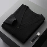 Lucian – Die stilvolle & vielseitige Herren-Strickjacke – Schwarz