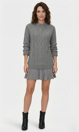 Dilin – Strickkleid Mit Zopfmuster – Grau