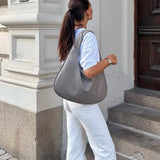 Mara – stilvolle handtasche für damen – Hellgrau