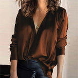 Damenbluse Satin | Eleganter V-Ausschnitt mit Knöpfen – Braun