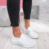 Kinsley - Slip-On Schuhe mit Kristallakzenten – Weiß