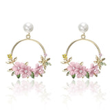 Blumen- und Perlenohrringe in Gold – Rosa