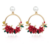 Blumen- und Perlenohrringe in Gold – Rot