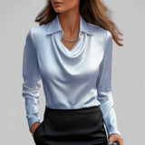 Andrea | Elegante Bluse mit drapiertem Ausschnitt – Blau