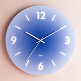 Runde Sunset Wanduhr – Hellblau (mit Zahlen)