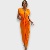 Oriane – Drapiertes Abendkleid mit tiefem Ausschnitt – Orange